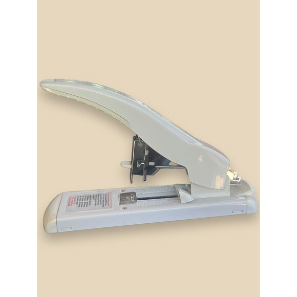 Swingline Model 390 Heavy Duty Stapler 160 Sheet Capacity 1/4 to 3/4 Staples - Picture 2 of 7